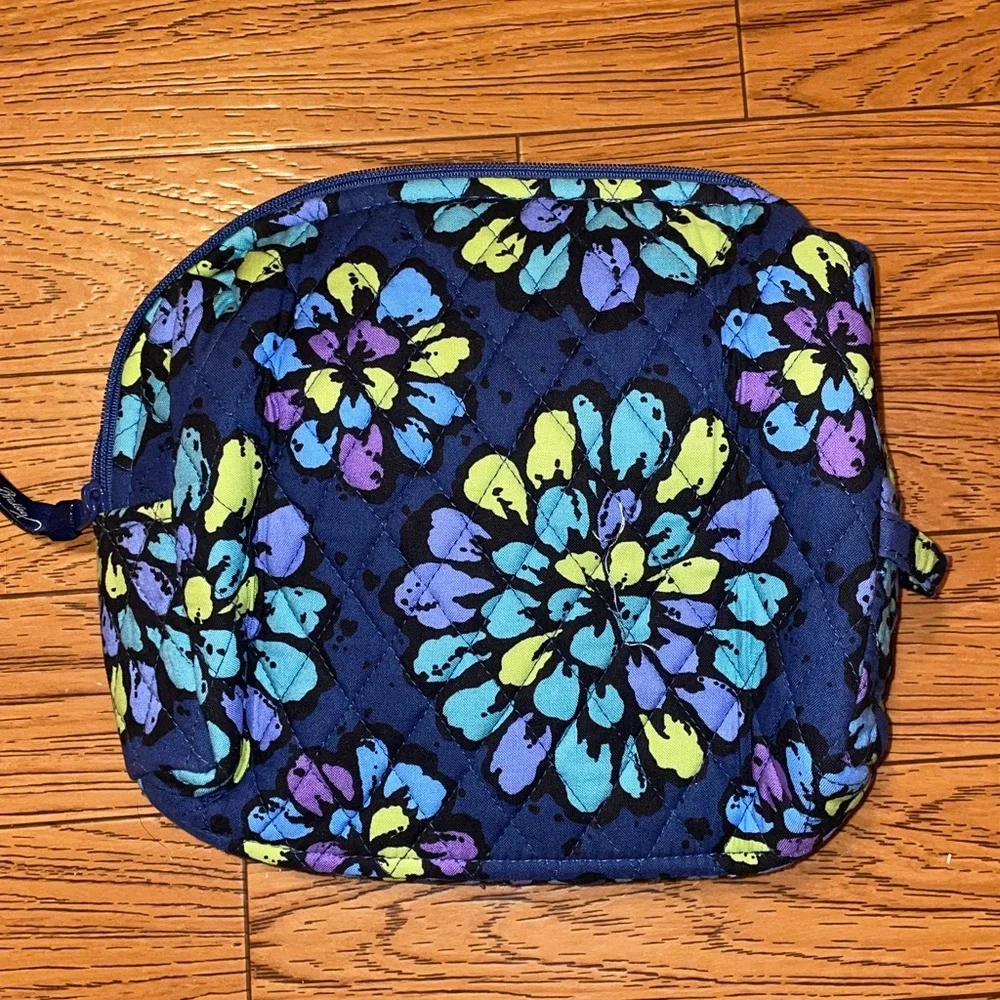Vera Bradley Indigo Pop Blue Flowers Large Waterproof Cosmetic Travel Zip Bag - Picture 2 of 7
